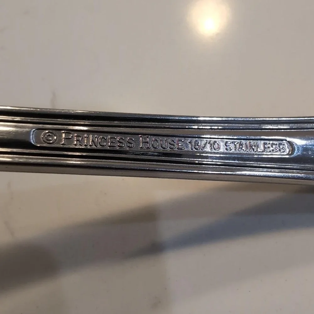 Princess House Barrington 18/10 Stainless Steel Gravy Ladle Scalloped Spouts